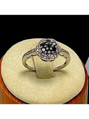 10K White Gold Black And White Diamond Ring 2.5 Grams Size 8.25